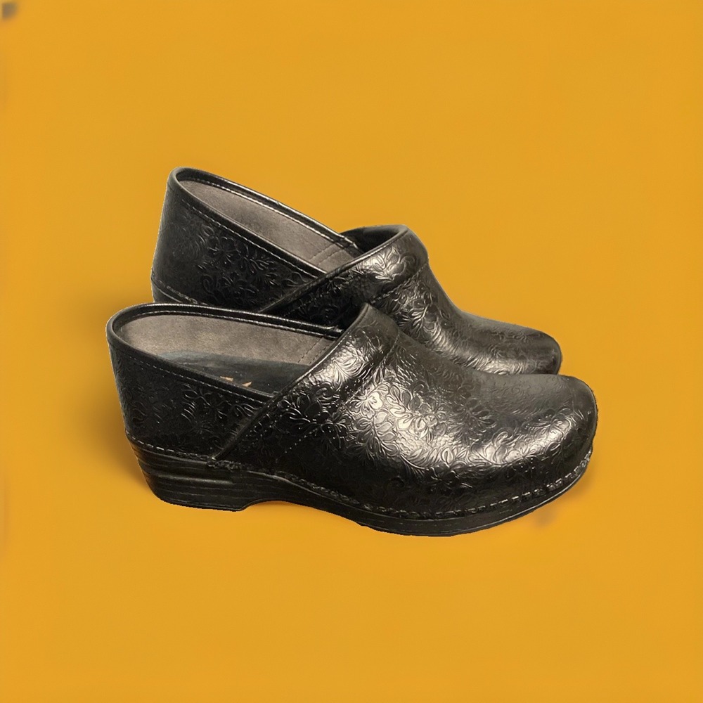 Dansko Professional Black Tooled Leather Shoes Clogs - Size 39 US 8.5
